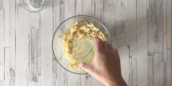 Рецепт трески по-польски на рыбном бульоне с корнем сельдерея