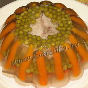 Рецепт Заливного на курином бульоне с горошком и морковью