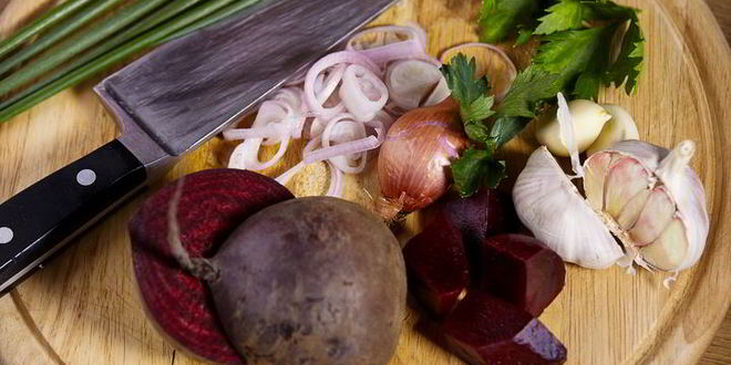 Рецепт свекольного гаспачо с козьим сыром