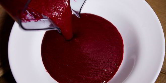Рецепт свекольного гаспачо с козьим сыром