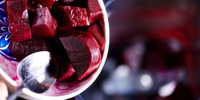 Рецепт свекольного гаспачо с козьим сыром