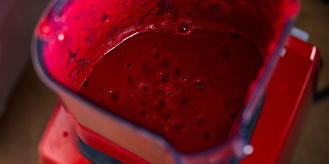 Рецепт свекольного гаспачо с козьим сыром