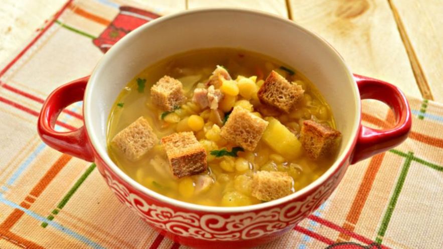 Рецепт горохового супа с курицей и сухариками