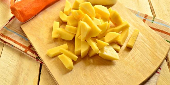 Рецепт горохового супа с курицей и сухариками