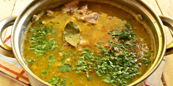 Рецепт горохового супа с курицей и сухариками