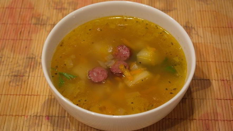 Рецепт горохового супа с охотничими колбасками