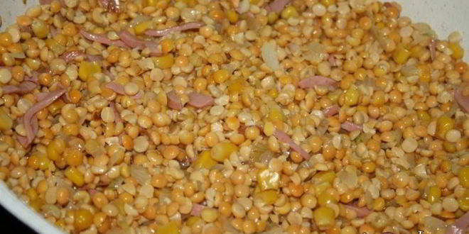Рецепт горохового супа с сосисками и сладкой кукурузой
