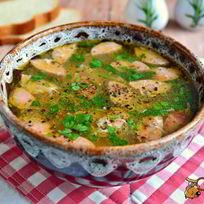 Картофельный суп с сосисками и яйцом