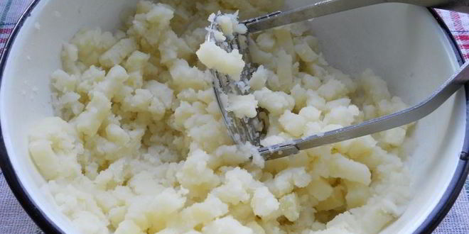 Рецепт картофельного супа с сосисками и яйцом