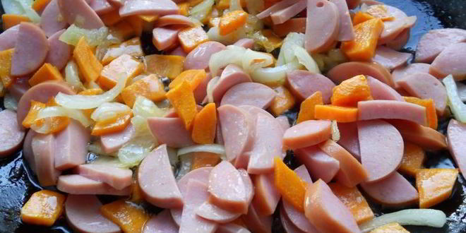 Рецепт картофельного супа с сосисками и яйцом