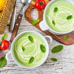 Рецепт Холодного йогуртового супа с горошком и мятой
