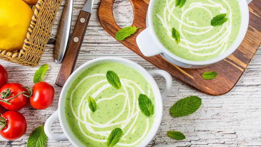 Рецепт холодного йогуртового супа с горошком и мятой