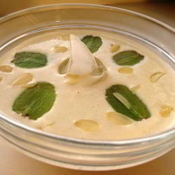 Рецепт Холодного миндального супа с чесноком и виноградом