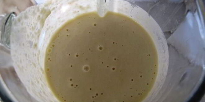 Рецепт холодного миндального супа с чесноком и виноградом