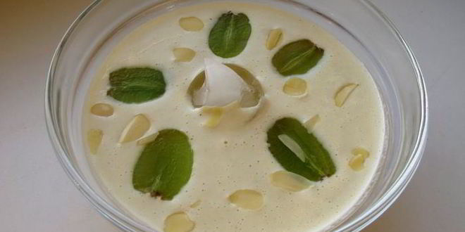 Рецепт холодного миндального супа с чесноком и виноградом
