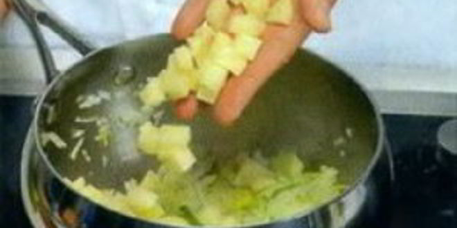 Рецепт холодного супа из лосося с луком-пореем