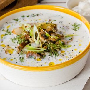 Рецепт Холодного супа на огуречном рассоле с огурцами и жареной рыбой