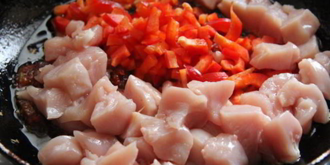 Рецепт куриного томатного супа с перцем и кукурузой