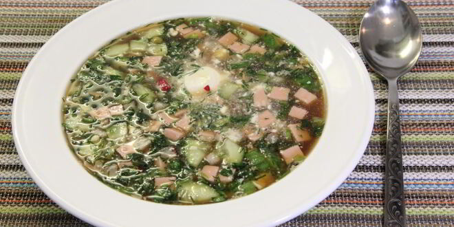 Рецепт классической окрошки на квасе с колбасой