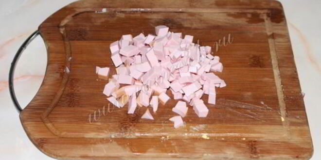 Рецепт окрошки на квасе с докторской колбасой