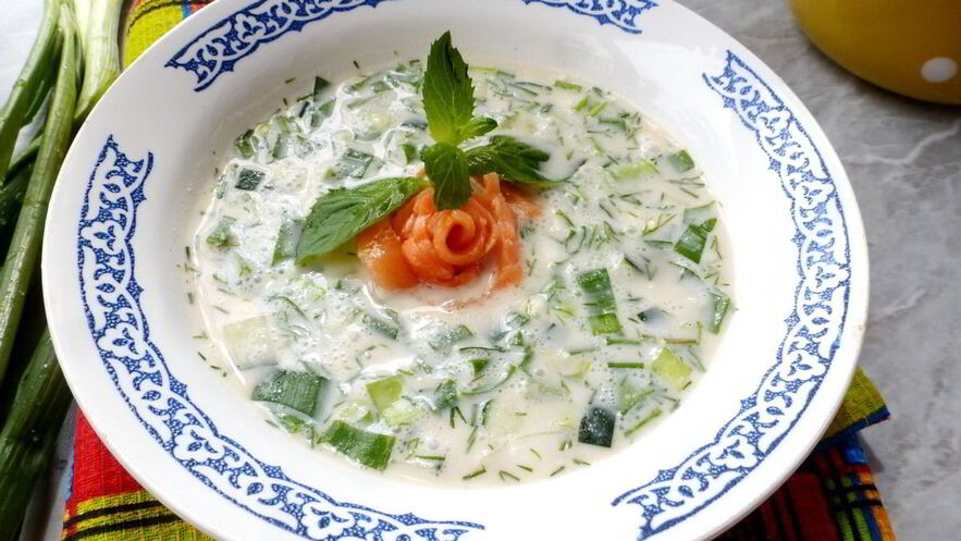 Рецепт окрошки с малосольной семгой