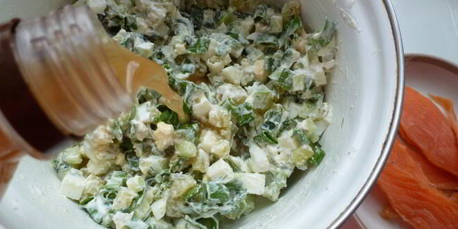 Рецепт окрошки с малосольной семгой