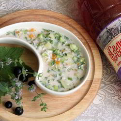 Рецепт Окрошки с морковной ботвой и белым квасом