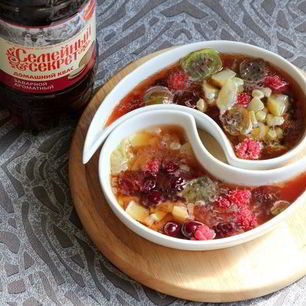 Рецепт Окрошки с ревенем и сибирскими ягодами