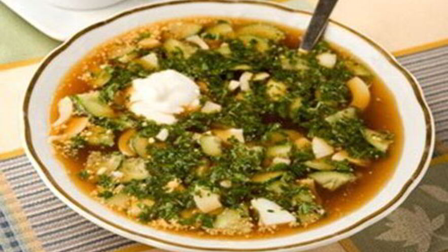 Рецепт овощной окрошки с кальмарами на квасе