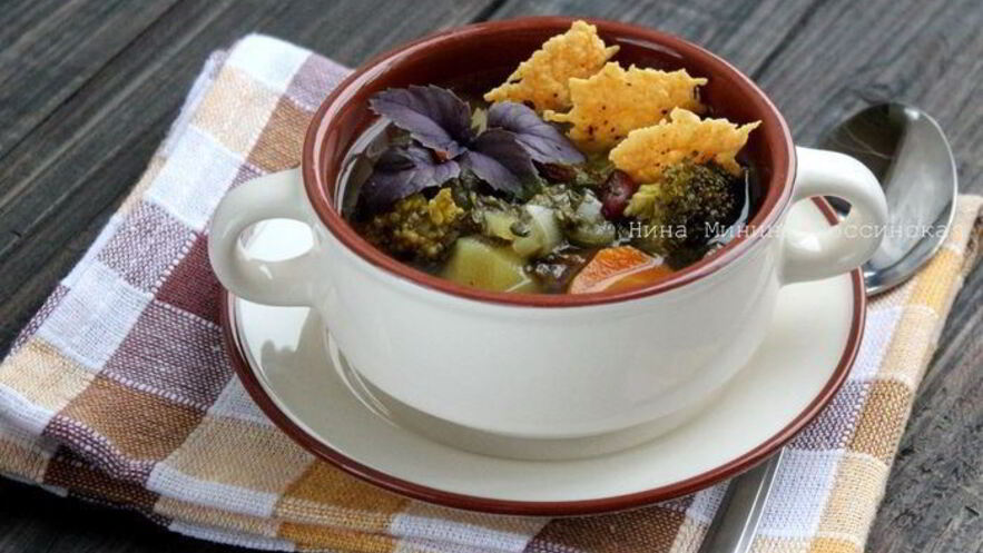 Рецепт минестроне с чипсами из пармезана