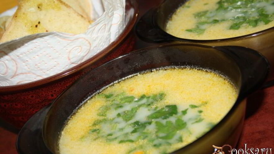 Рецепт нежного супа с курицей, сыром и овощами