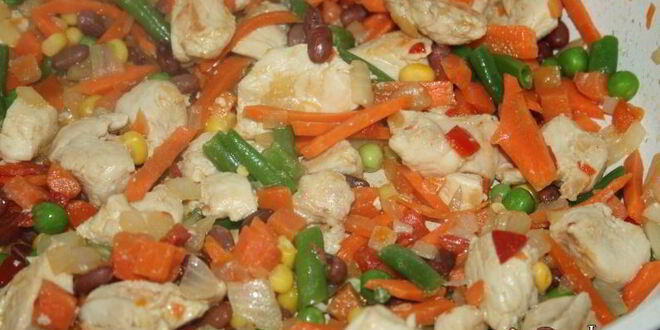 Рецепт нежного супа с курицей, сыром и овощами