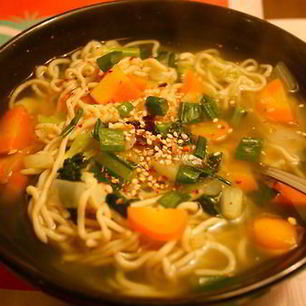Рецепт Овощного супа с лапшой рамен и пастой мисо