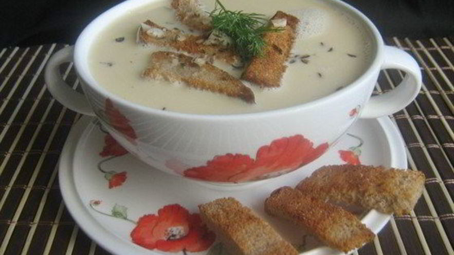 Рецепт пивного супа с тминно-чесночными сухариками