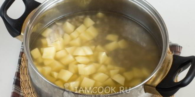 Рецепт рассольника с перловкой, солеными огурцами и нутом