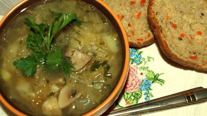 Рецепт постных щей из квашеной капусты с шампиньонами