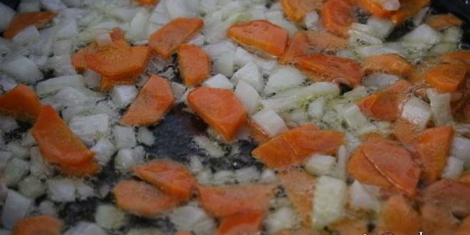 Рецепт зеленых летних щей со сметаной