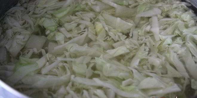 Рецепт зеленых летних щей со сметаной