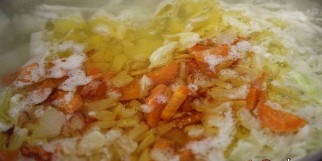 Рецепт зеленых летних щей со сметаной