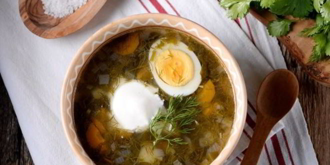 Рецепт зеленых щей со щавелем и яйцом