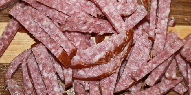 Рецепт мясной солянки с колбасами