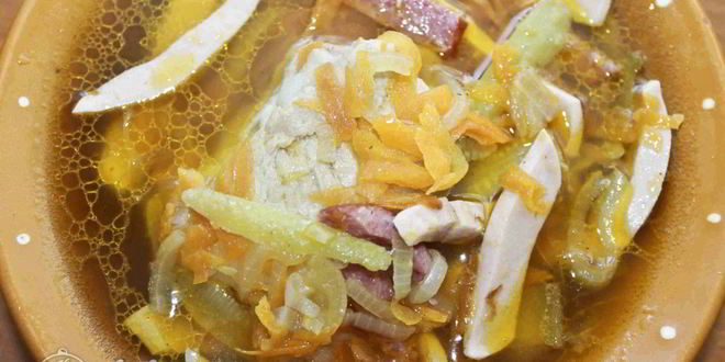 Рецепт мясной солянки с колбасами