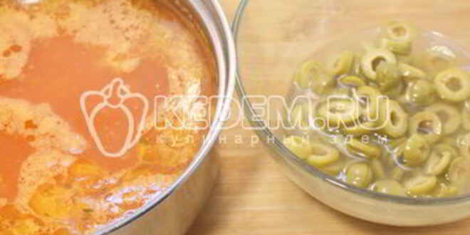 Рецепт рыбной солянки и семгой и оливками