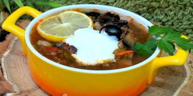 Рецепт солянки грибной с огурцами