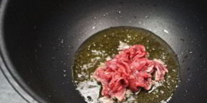 Рецепт солянки мясной на сковороде