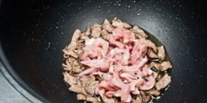 Рецепт солянки мясной на сковороде