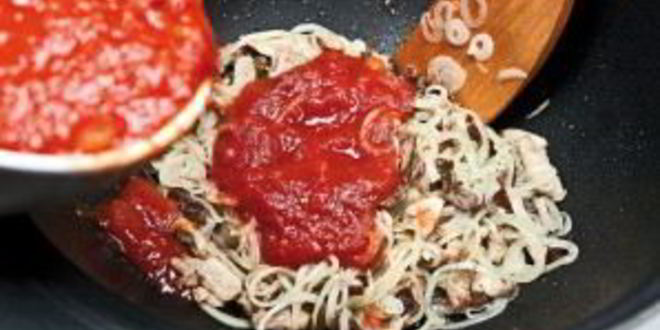 Рецепт солянки мясной на сковороде