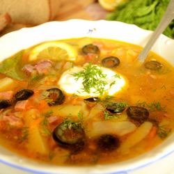 Рецепт Солянки с говядиной, колбасой, капустой и картошкой