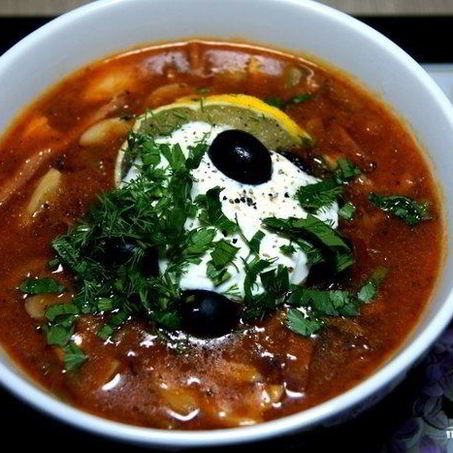 Рецепт Солянки с колбасой и грибами