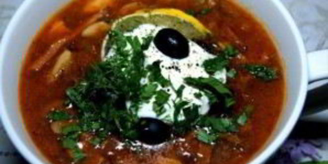 Рецепт солянки с колбасой и грибами